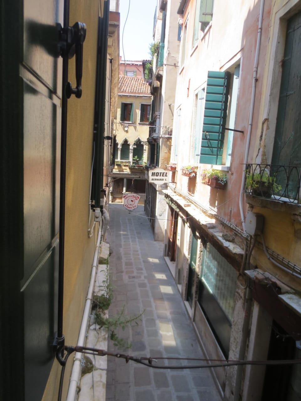 Day, Neighbourhood, On site, Street view