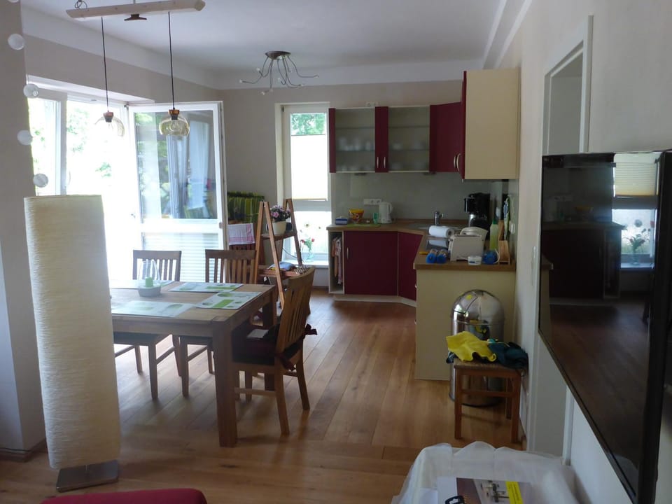 Kitchen or kitchenette, Dining area, dishwasher, stove