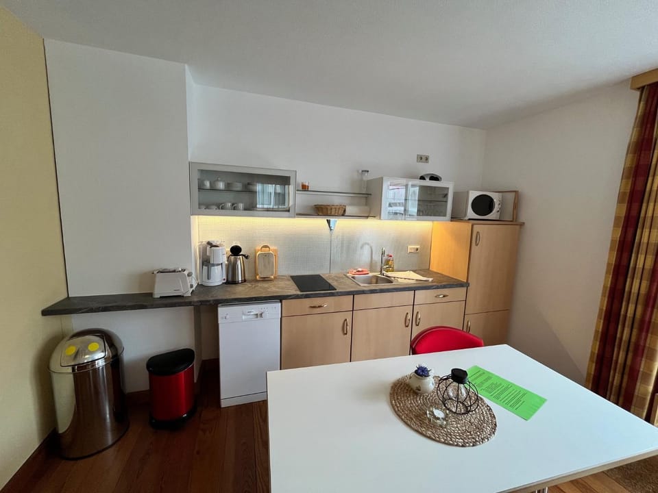 Kitchen or kitchenette, Dining area, dishwasher, stove, kitchen