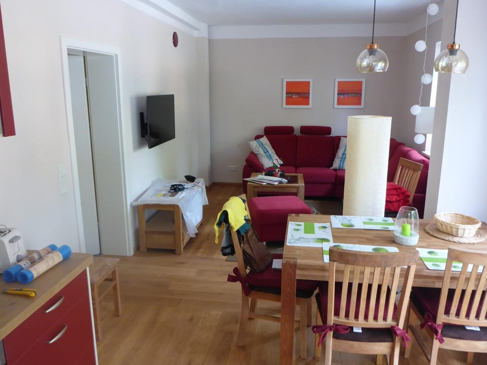 Living room, Seating area, Dining area, Evening entertainment