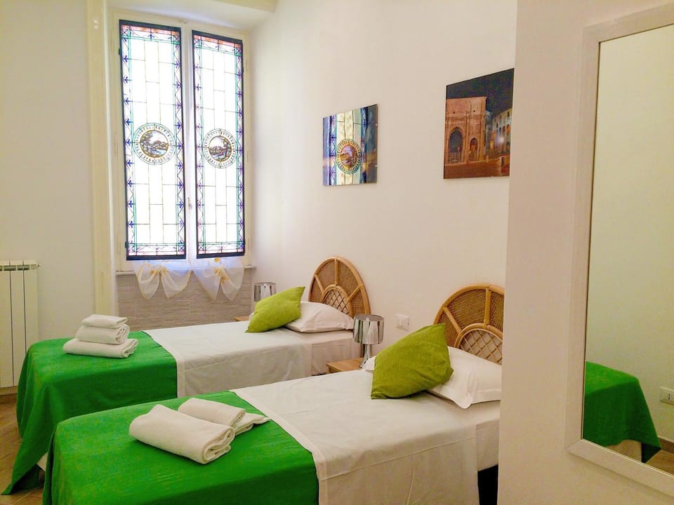 Photo of the whole room, Decorative detail, Bedroom