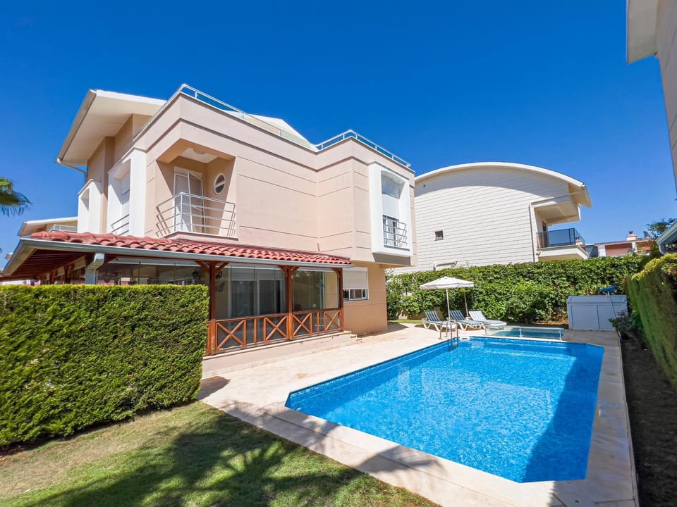Property building, Day, Garden, Garden view, Pool view, Swimming pool, sunbed