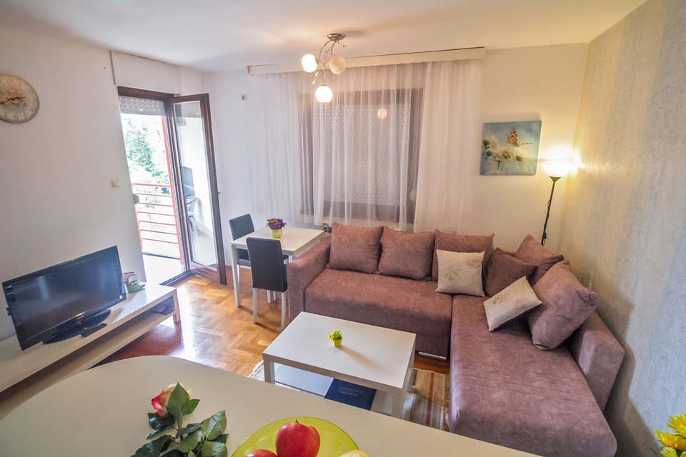 Communal lounge/ TV room, Living room, Seating area