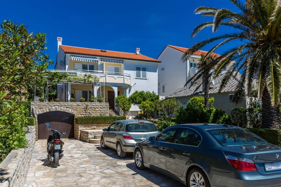 Patio, Facade/entrance, Spring, Natural landscape, Garden, Balcony/Terrace, Garden view, Sea view, Street view