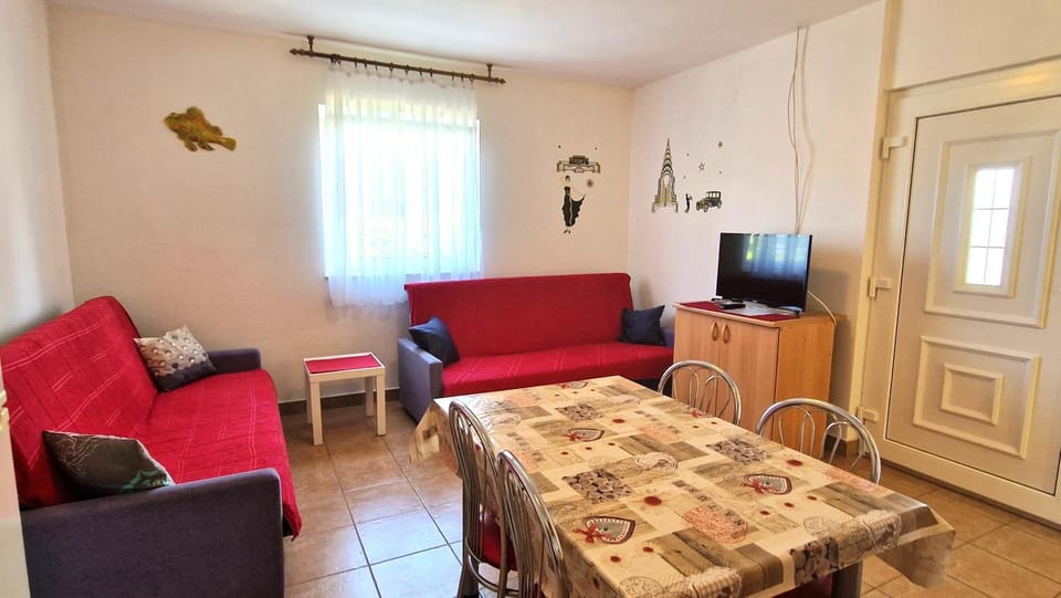 TV and multimedia, Living room, Seating area, Dining area
