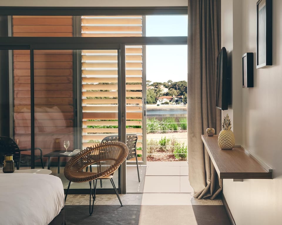 View (from property/room), Balcony/Terrace, Bedroom