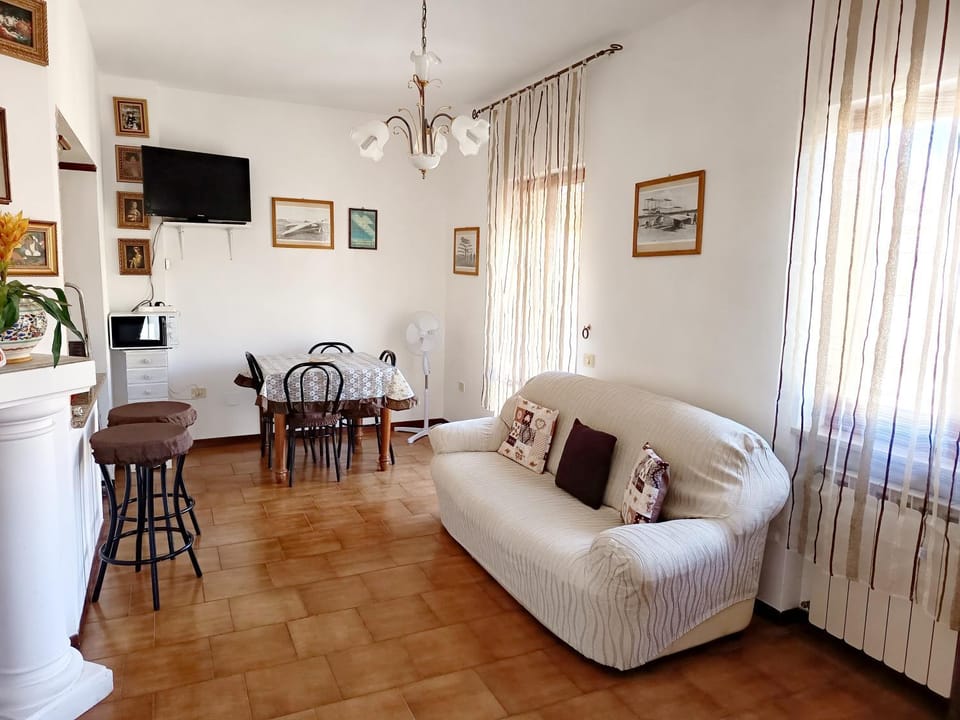 Living room, Breakfast
