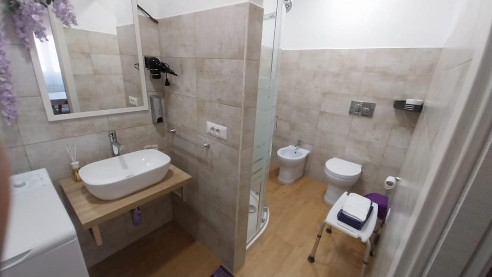 Shower, Bathroom, towels