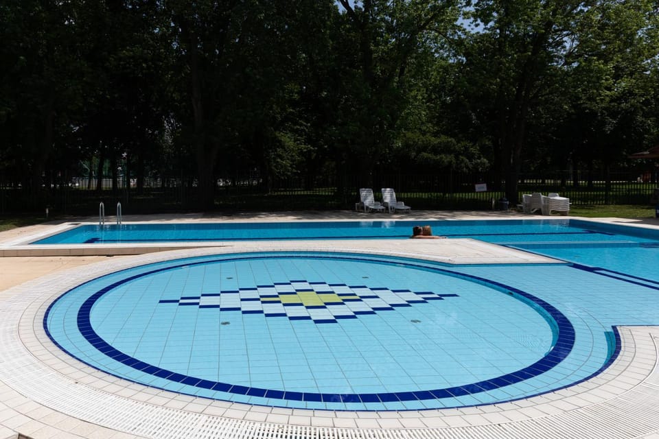 On site, Swimming pool, Swimming pool