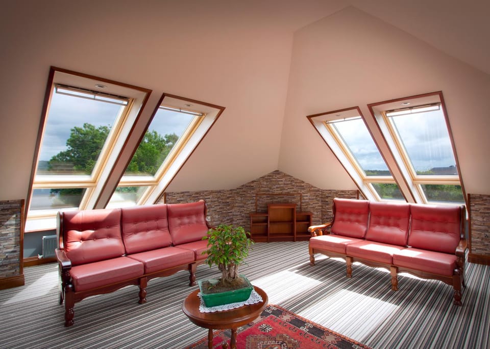 Communal lounge/ TV room