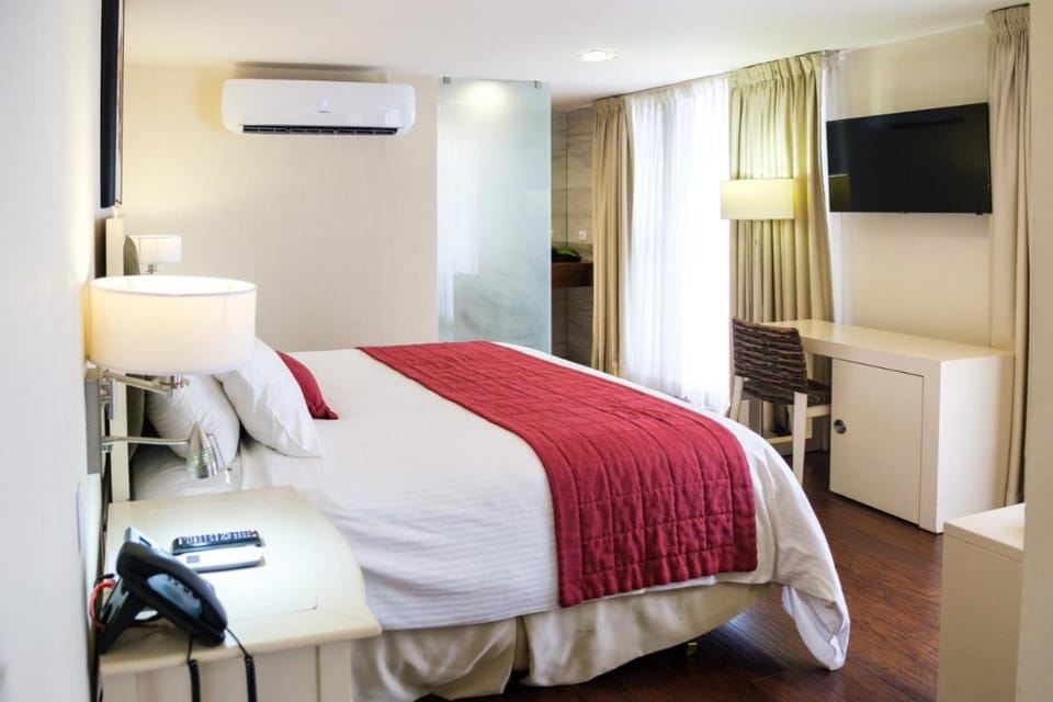 Communal lounge/ TV room, Bed, TV and multimedia, Photo of the whole room, air conditioner
