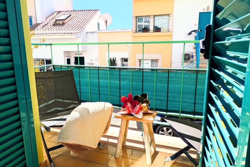 Ferragudo Beach Apartment with Sunset Terrace, Air Conditioning, Wi-Fi & free parking Apartment in Ferragudo