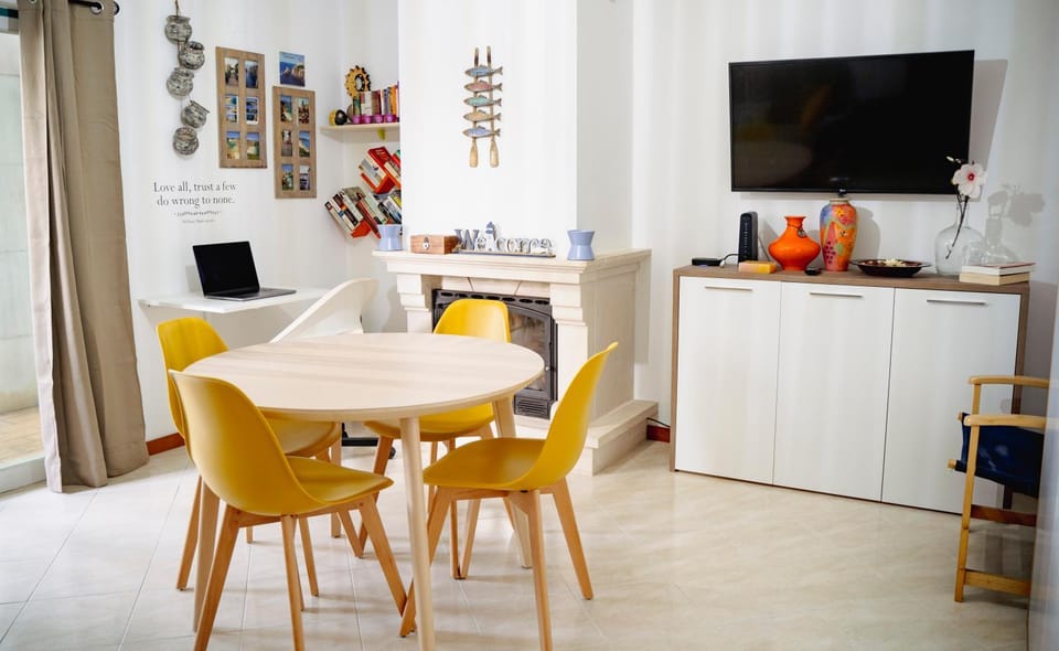 Ferragudo Beach Apartment with Terrace & Walk to Beach & Village Apartment in Ferragudo