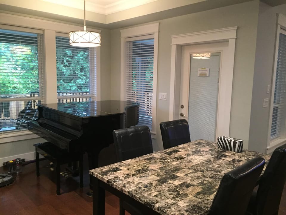 Vancouver Austin Guesthouse Bed and Breakfast in Coquitlam