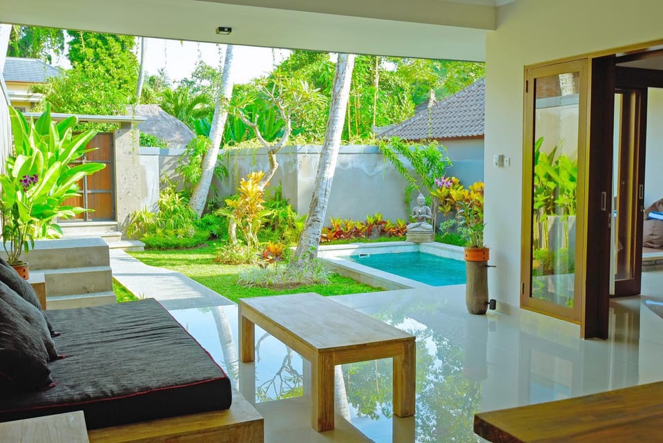 Living room, Garden view, Pool view