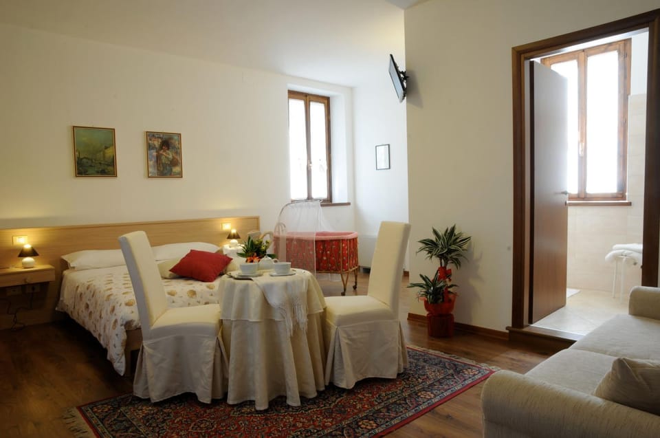 Balcony/Terrace, Bedroom, cot