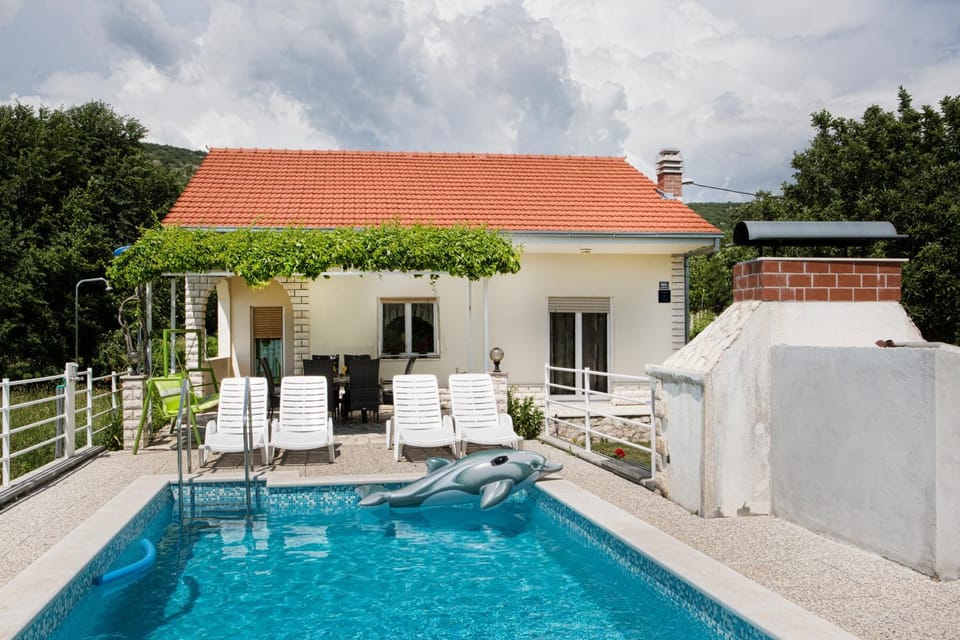 Facade/entrance, Balcony/Terrace, Swimming pool