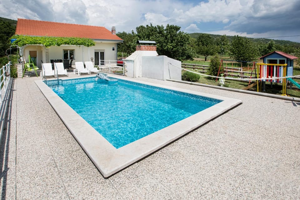 Facade/entrance, Balcony/Terrace, Swimming pool