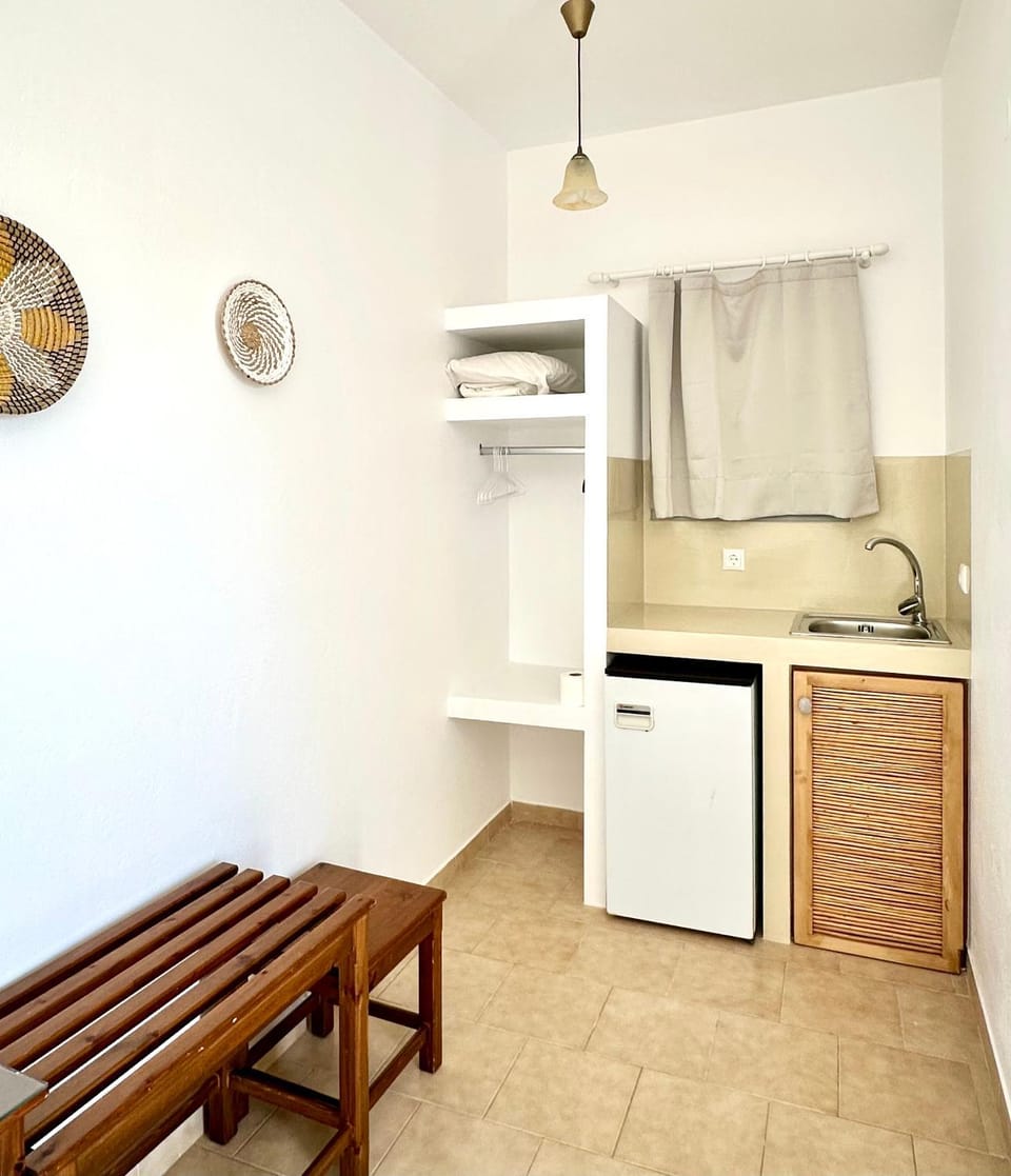Kirki Rooms on the Hill Apartment in Paros, Greece