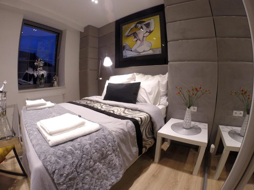 Bed, Text overlay