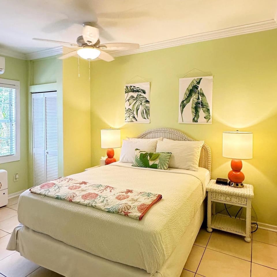 Bed, Photo of the whole room, Bedroom, fireplace