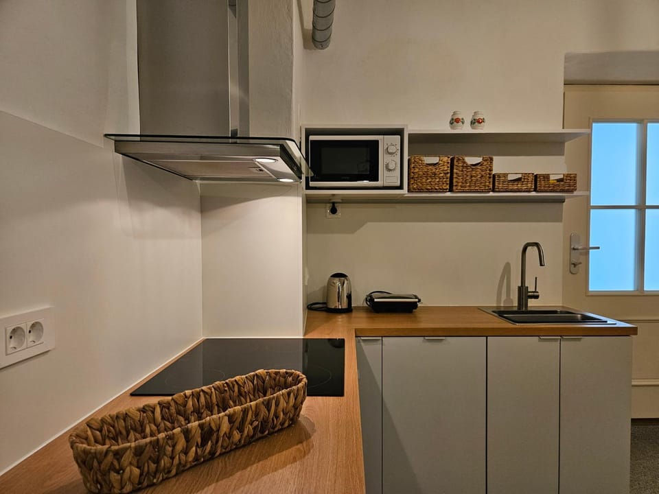 Dining area, kitchen
