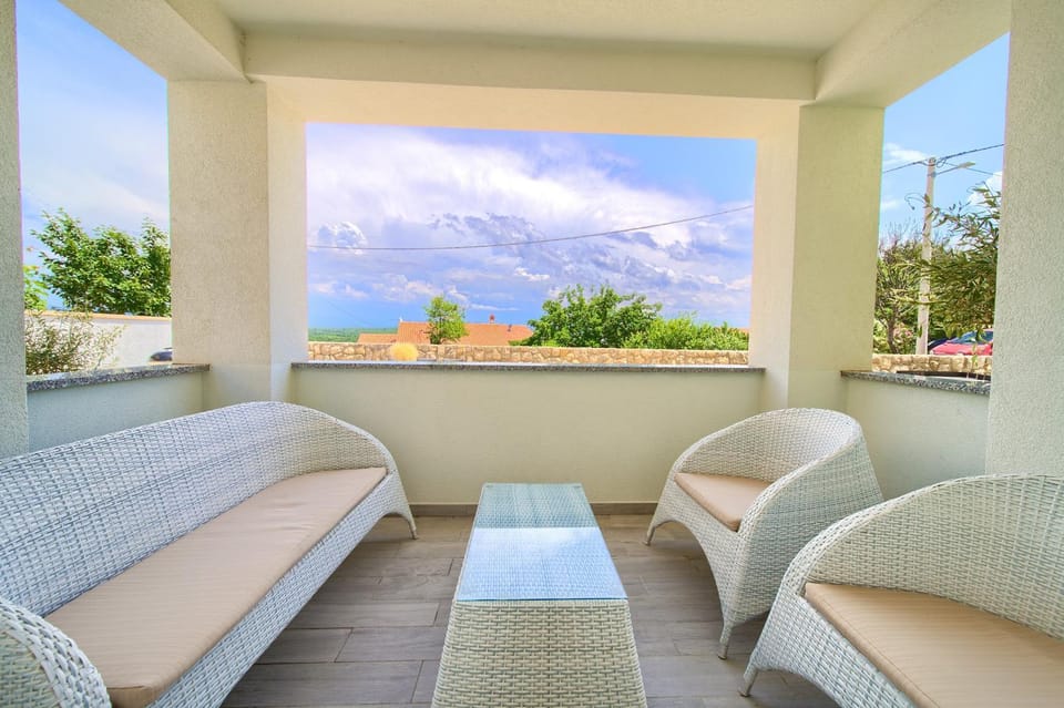 Balcony/Terrace, Mountain view