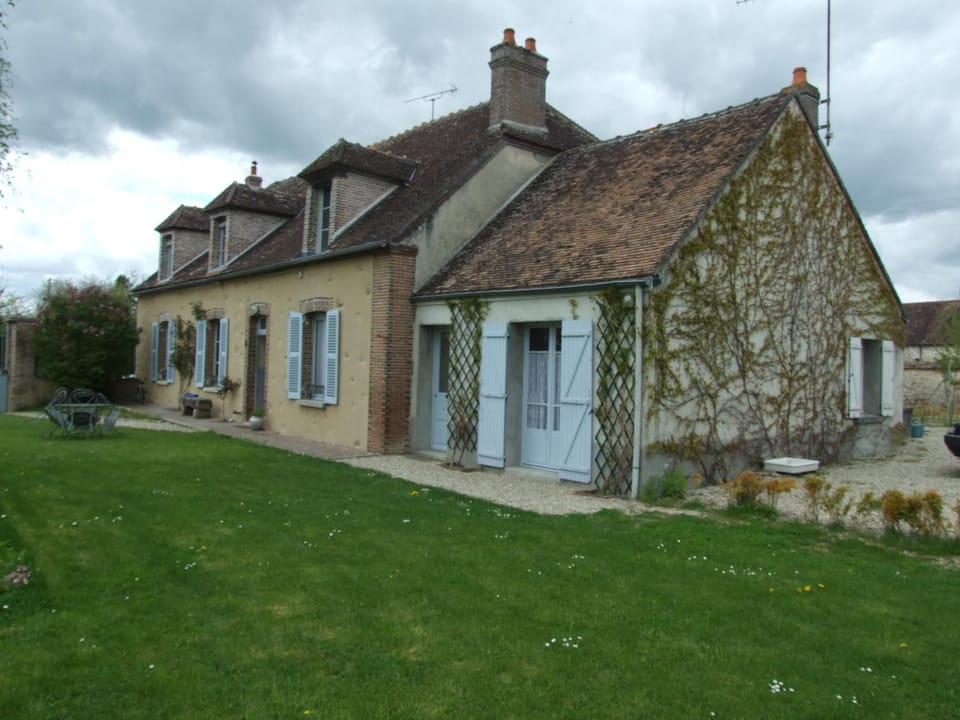 Facade/entrance, Garden view