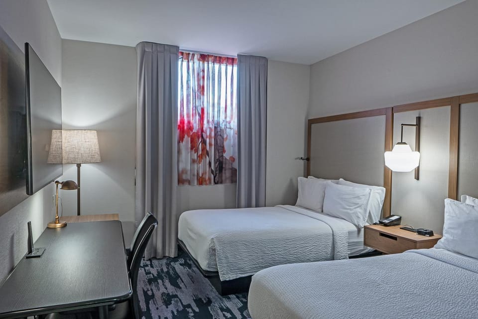 Bed, TV and multimedia, Bedroom