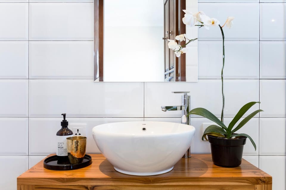 Bathroom, Decorative detail