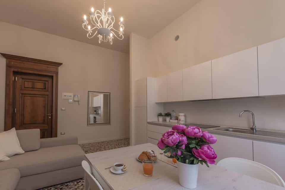 Living room, Photo of the whole room, Seating area, Dining area