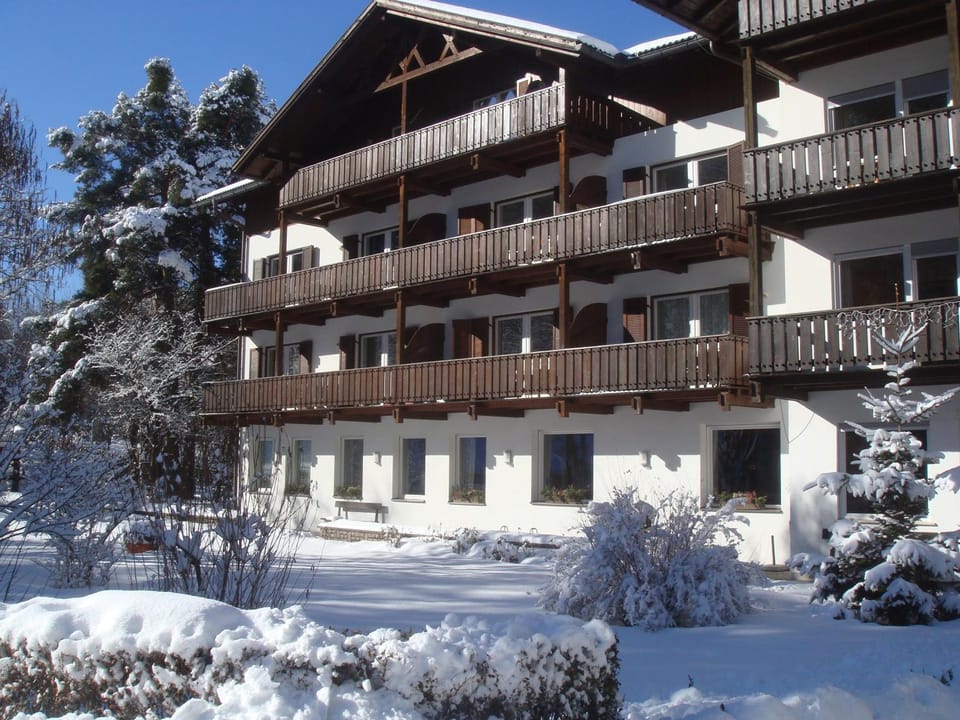 Facade/entrance, Winter