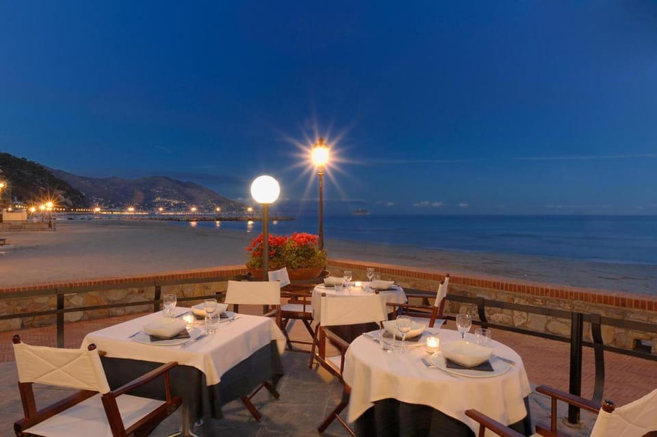 Restaurant/places to eat, Night, Sea view