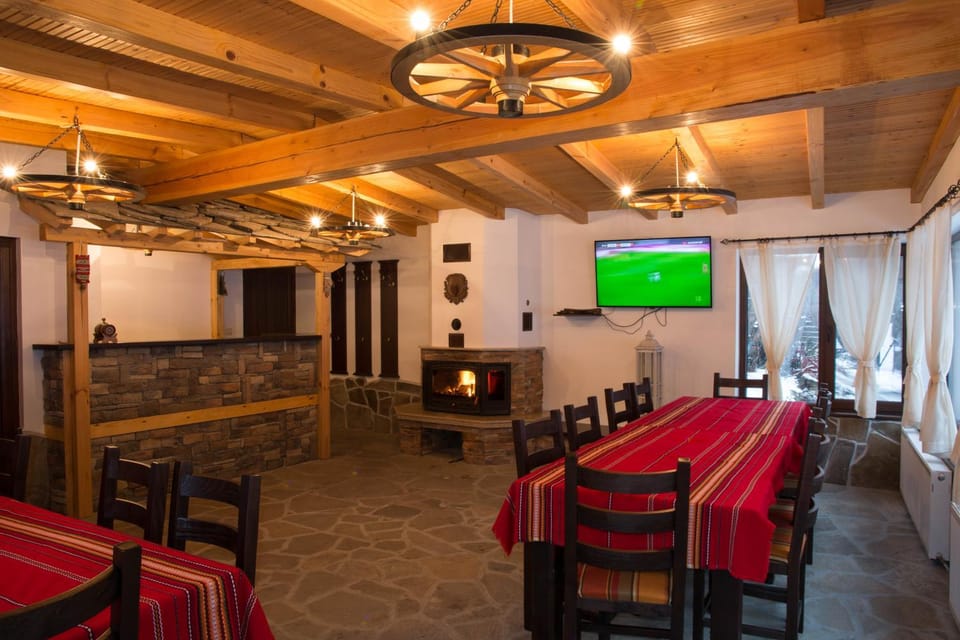 Communal lounge/ TV room, Living room, Evening entertainment
