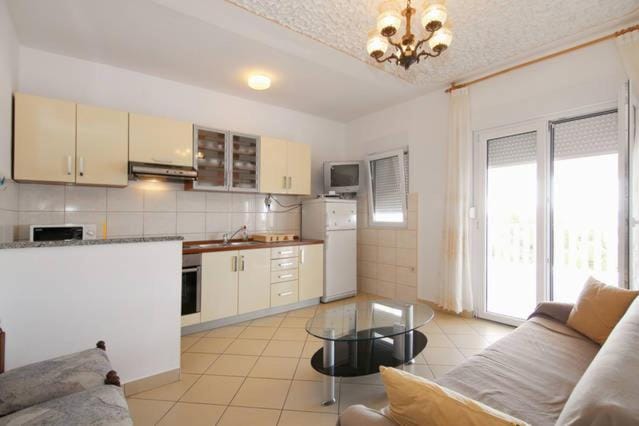 Kitchen or kitchenette, Living room