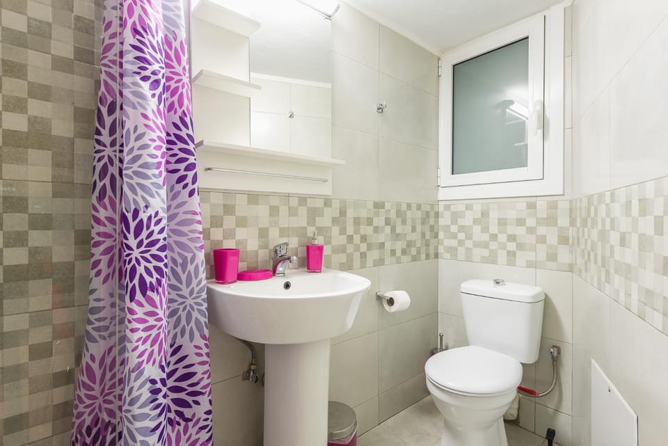 Shower, Toilet