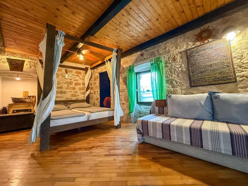 Bed, Living room, Photo of the whole room, Bedroom