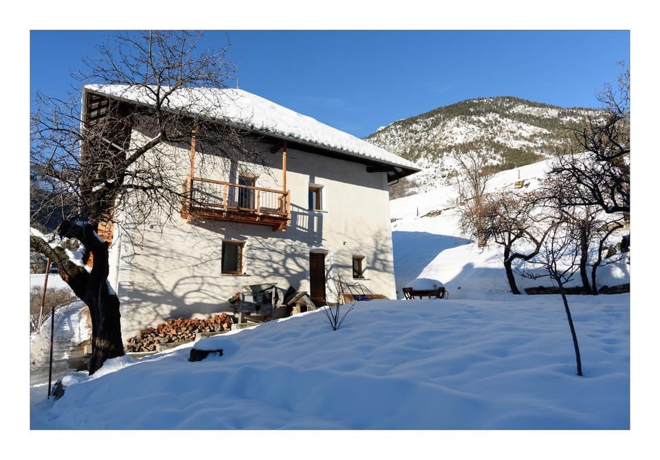 Facade/entrance, Winter