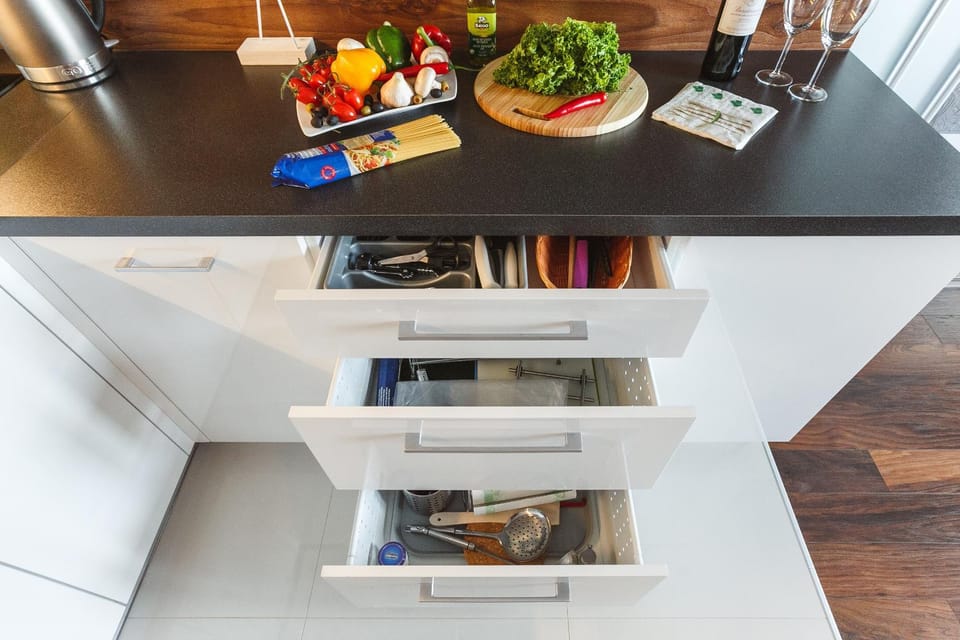 Kitchen or kitchenette, Food and drinks