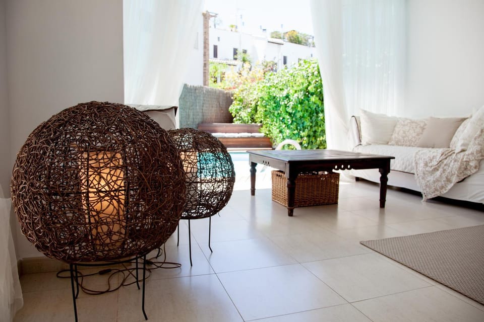Living room, Photo of the whole room, Dining area, On site