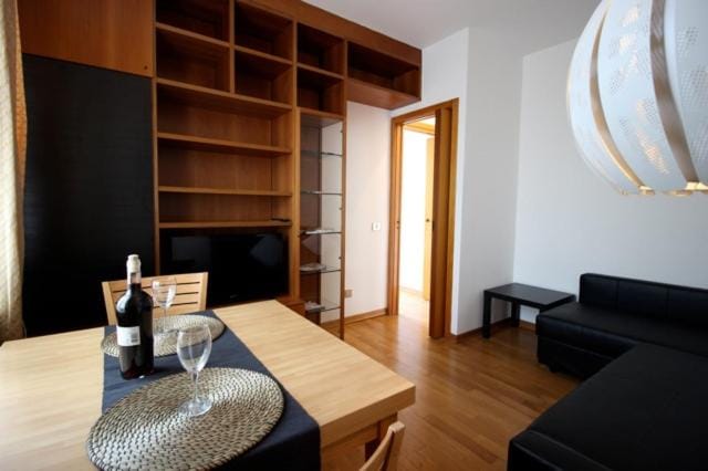 TV and multimedia, Living room, Seating area, City view