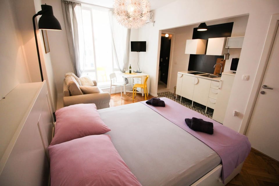 Coffee/tea facilities, Balcony/Terrace, Kitchen or kitchenette, Living room, Dining area, Bedroom