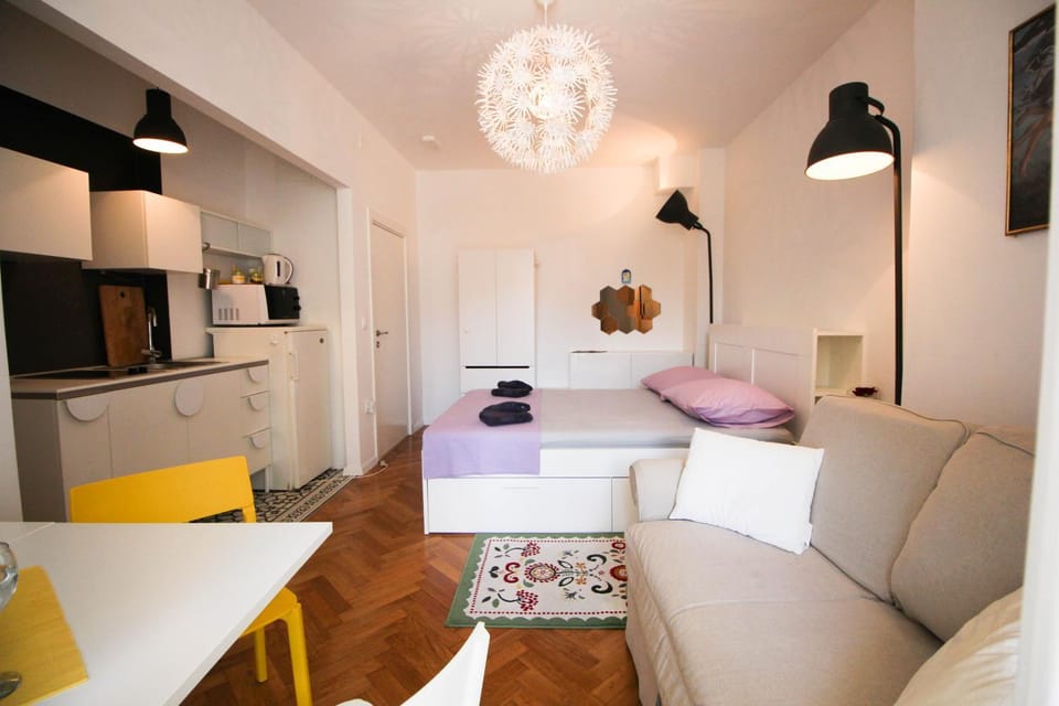 Coffee/tea facilities, Living room, Bedroom