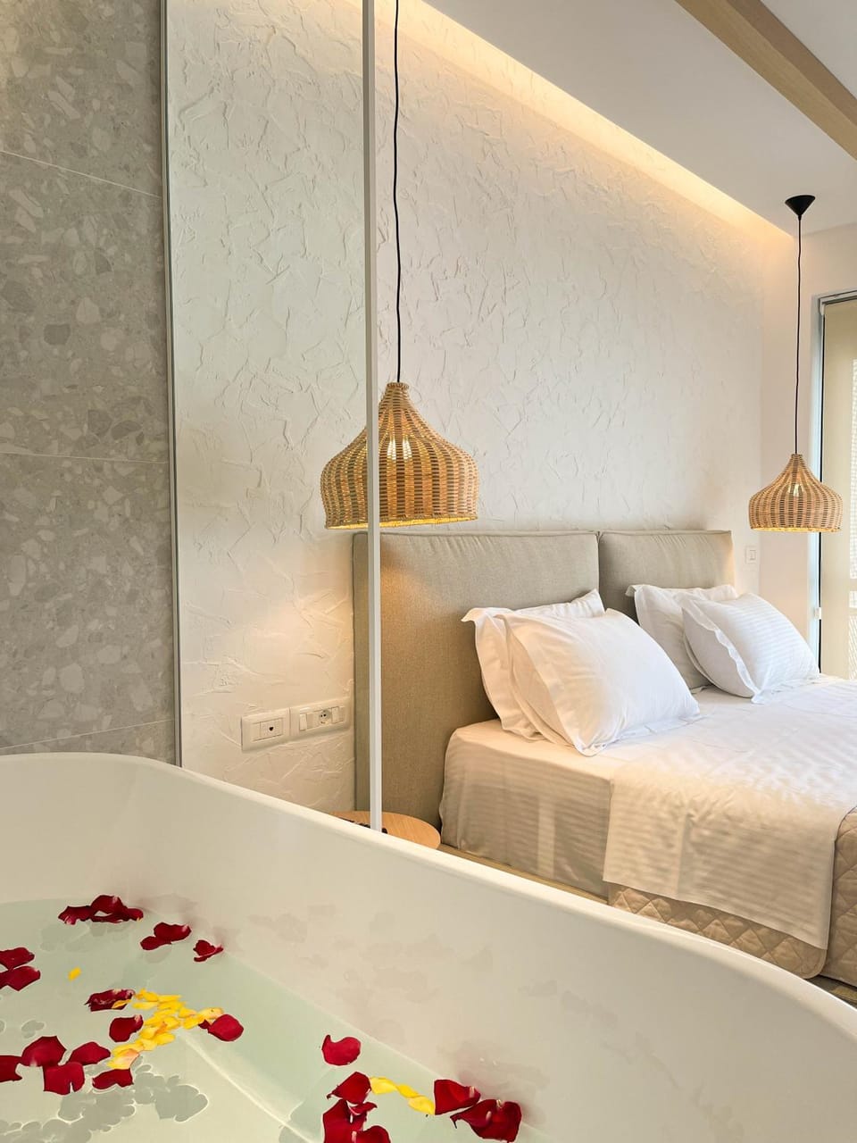 Bed, Photo of the whole room, Bedroom