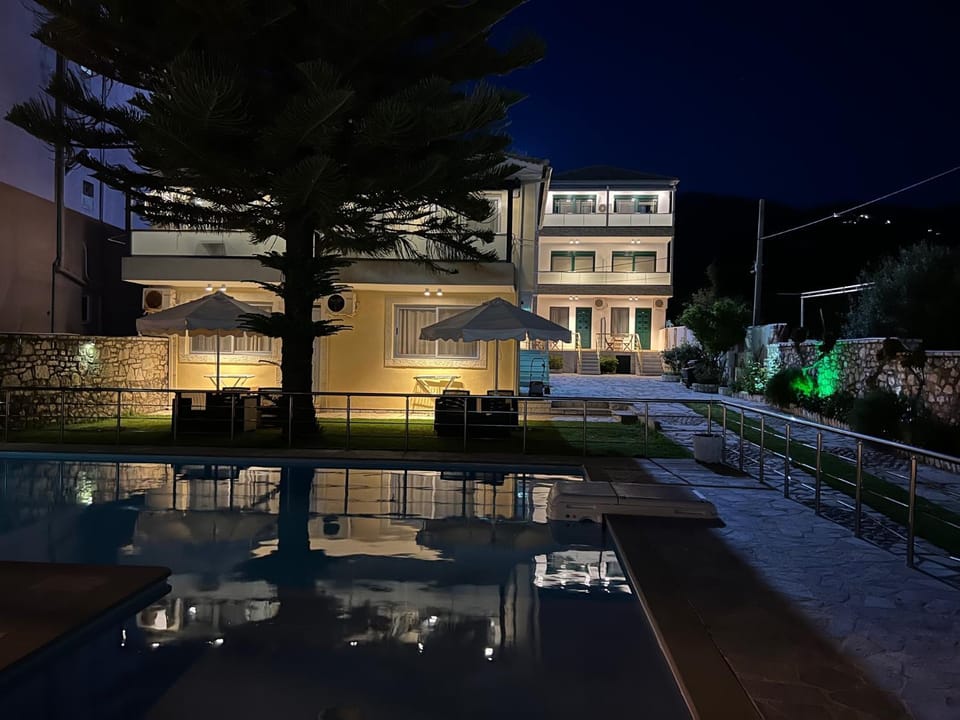 Property building, Garden, Garden view, Swimming pool