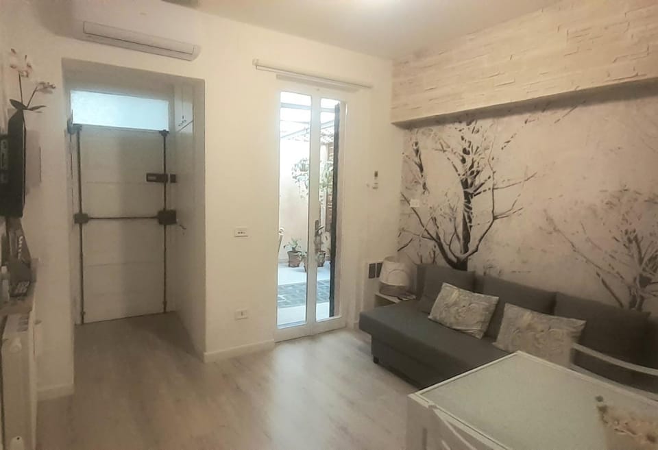 Living room, Photo of the whole room