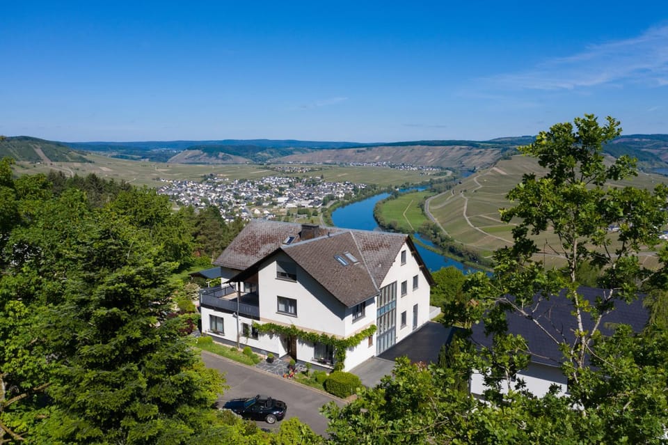 Gästehaus-Weingut Loersch Bed and Breakfast in Trier-Saarburg