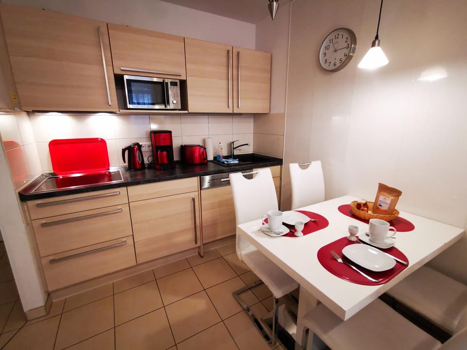 Dining area, kitchen