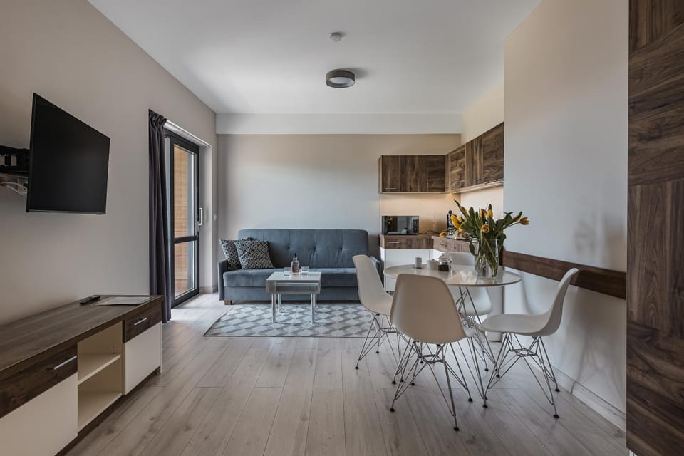 Communal lounge/ TV room, Kitchen or kitchenette, Living room