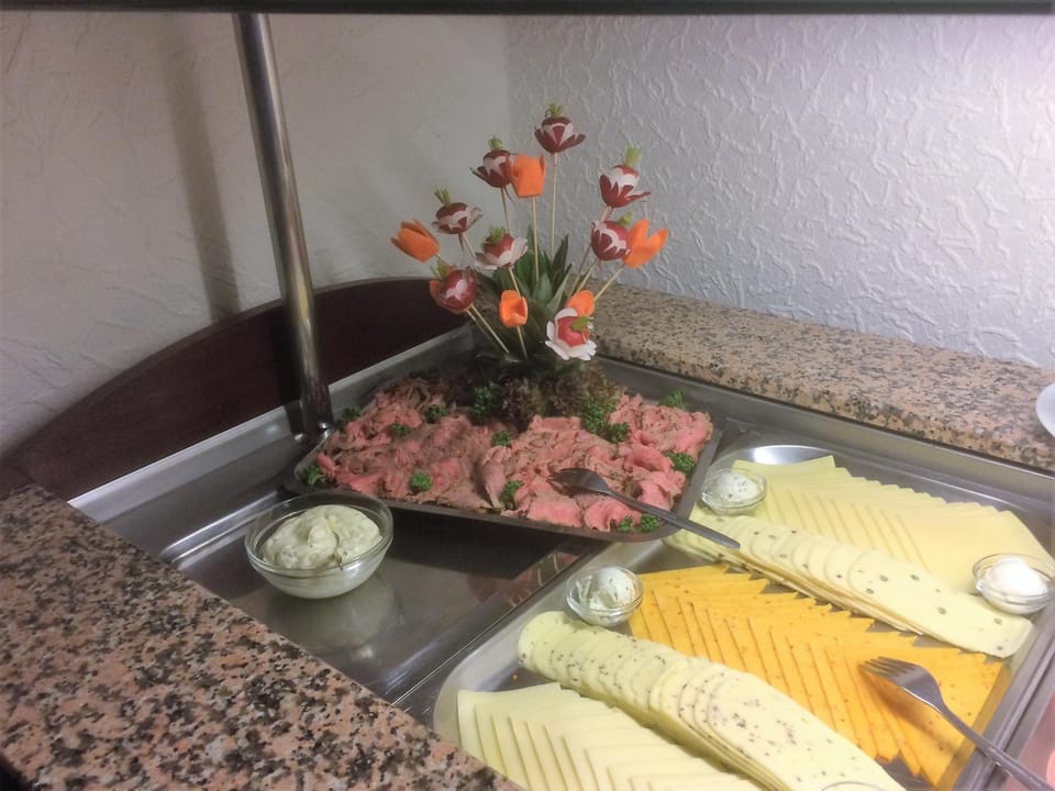 Continental breakfast, Buffet breakfast